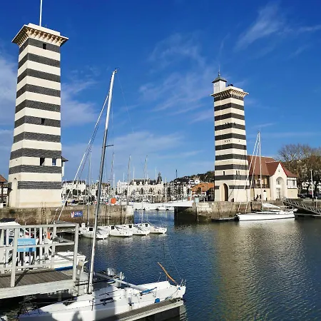 Holiday home La Glycine Hypercentre Et Confort Deauville