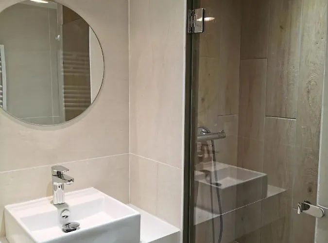 La Glycine Hypercentre Et Confort